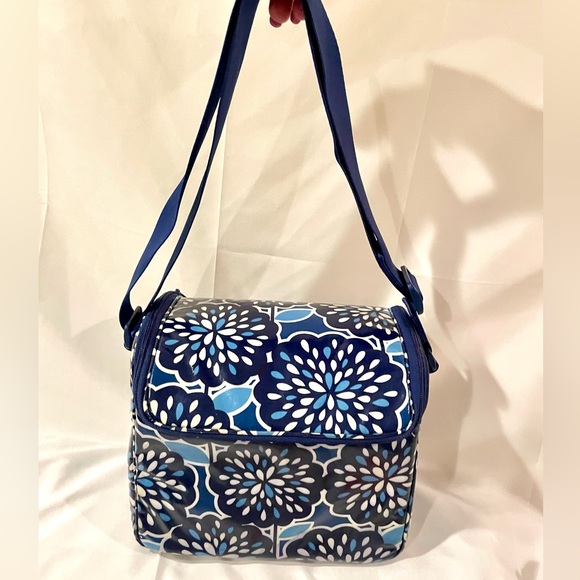 Vera Bradley Stay Cool Insulated Water Resistant Lunch Tote in Blues and white - Picture 1 of 8